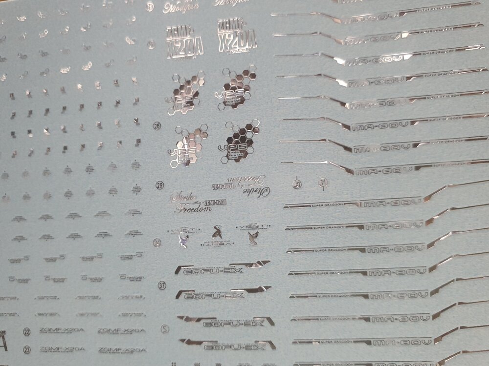 Delpi-Decal MGEX Strike Freedom Silver Holo Hexagonal