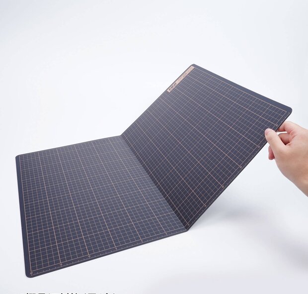 Madworks A2 Foldable Cutting Mat Black (A2) White (A3) MH-28