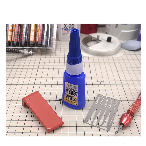 Moshi Model Glue with Glue Applicator MS031