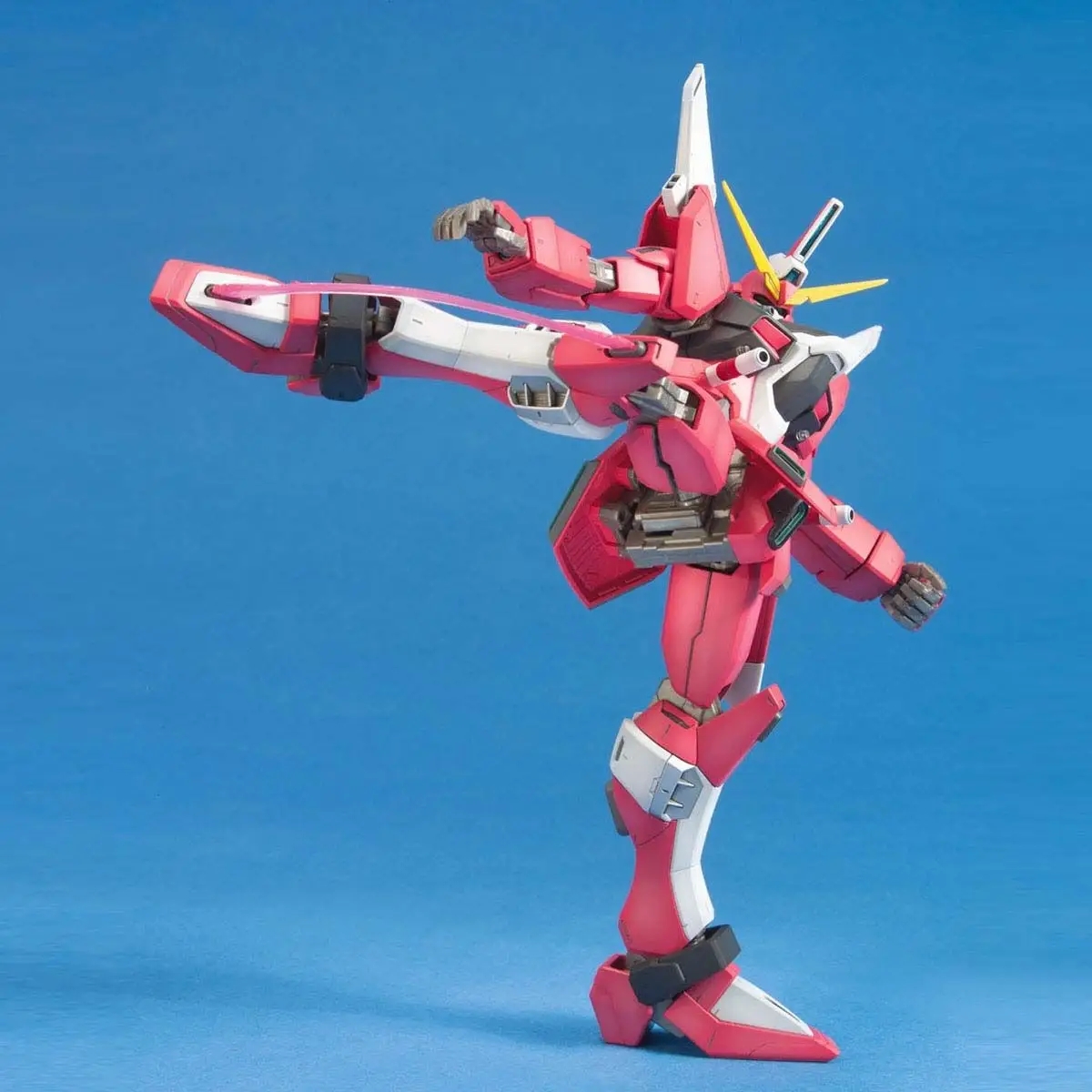 1/100 MG ZGMF-X19A Infinite Justice Gundam Model Kit Bandai