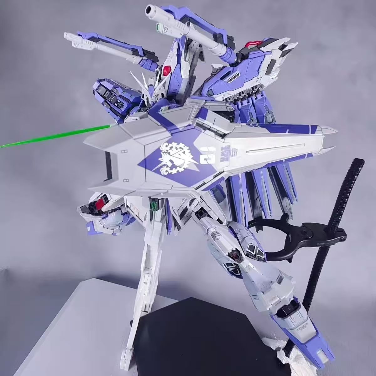 1/100 V-Tiger Hi-v ダイキャスト付き　プラモデル　海外製 1/100 MG RX-93-v2 Hi-Nu Gundam V Tiger - Zeonmarket